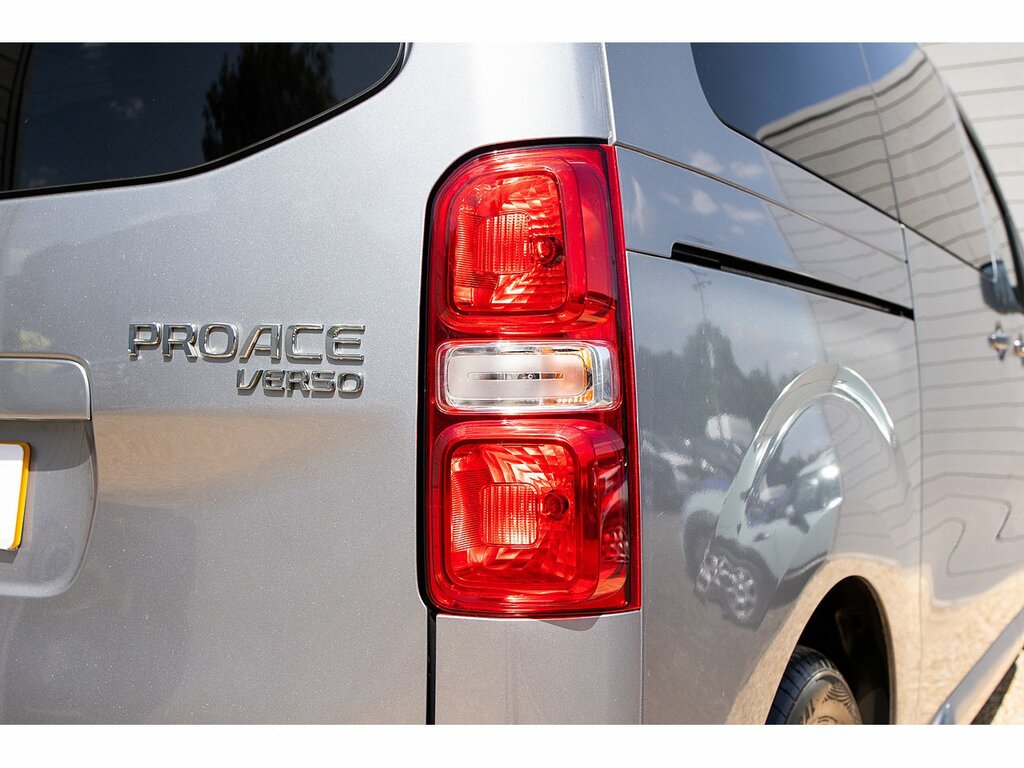 Toyota Proace Verso 1.5D Shuttle Medium Mpv Mwb Euro 6 Ss 9 Se White #39