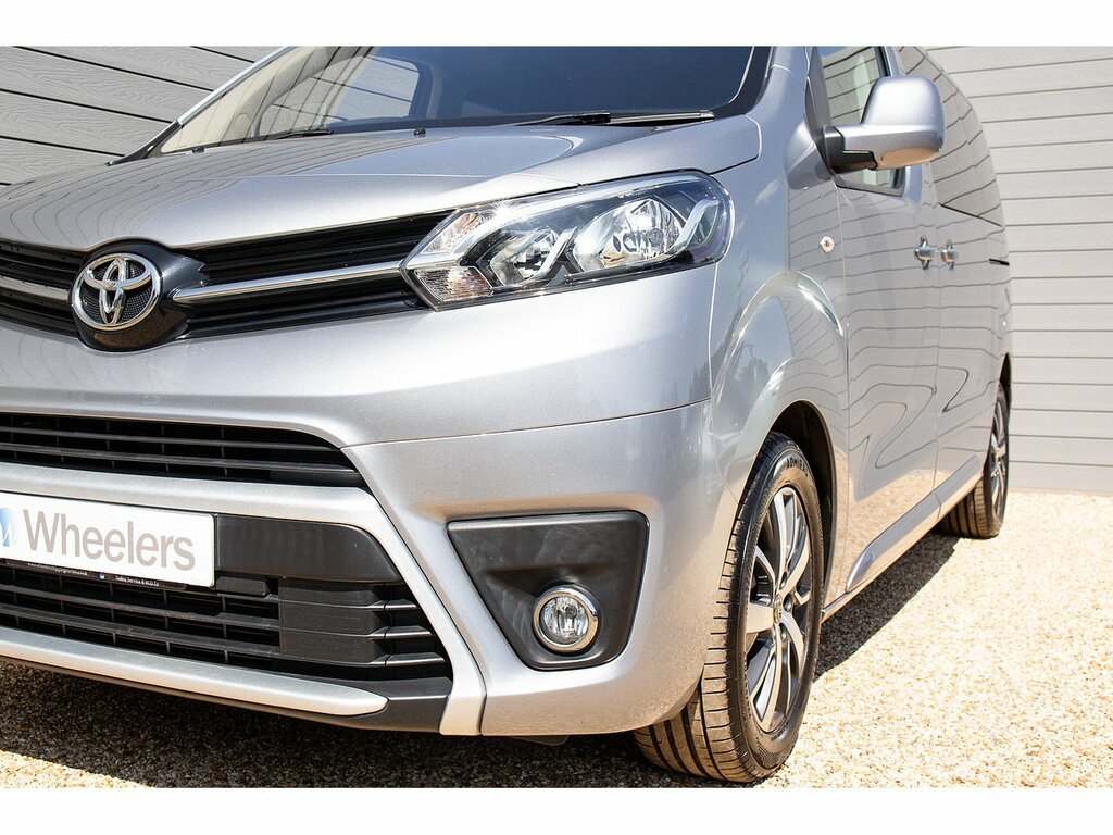 Toyota Proace Verso 1.5D Shuttle Medium Mpv Mwb Euro 6 Ss 9 Se White #37