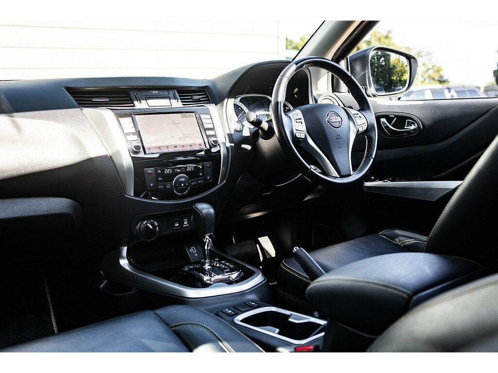 Nissan Navara Dci N-guard Black #2