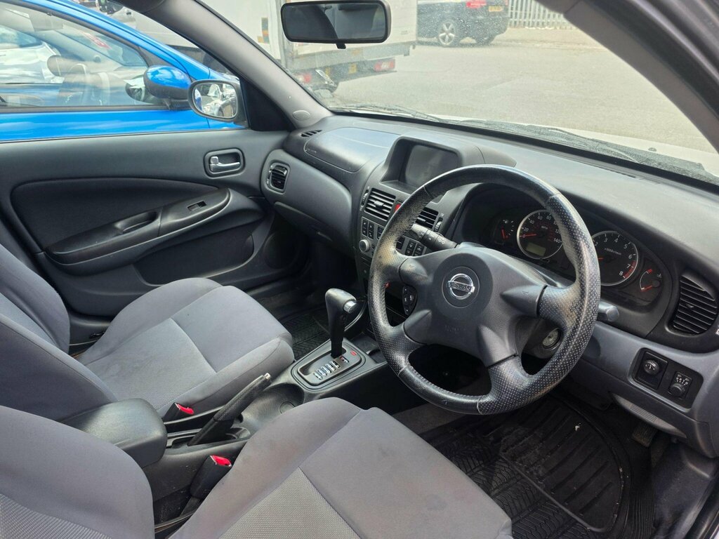 Nissan Almera 1.5 Se Hatchback 160 G Km 89 Bh Silver #11