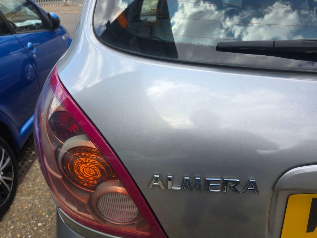 Nissan Almera 1.5 Se Hatchback 160 G Km 89 Bh Silver #28