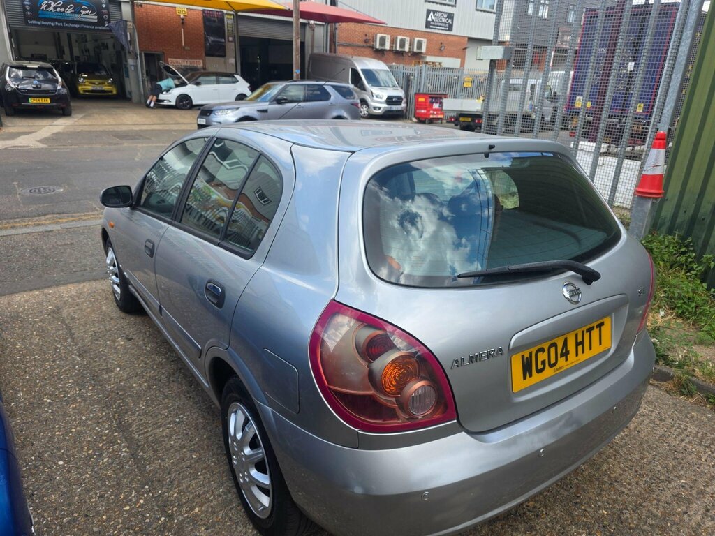 Nissan Almera 1.8 Se Silver #4