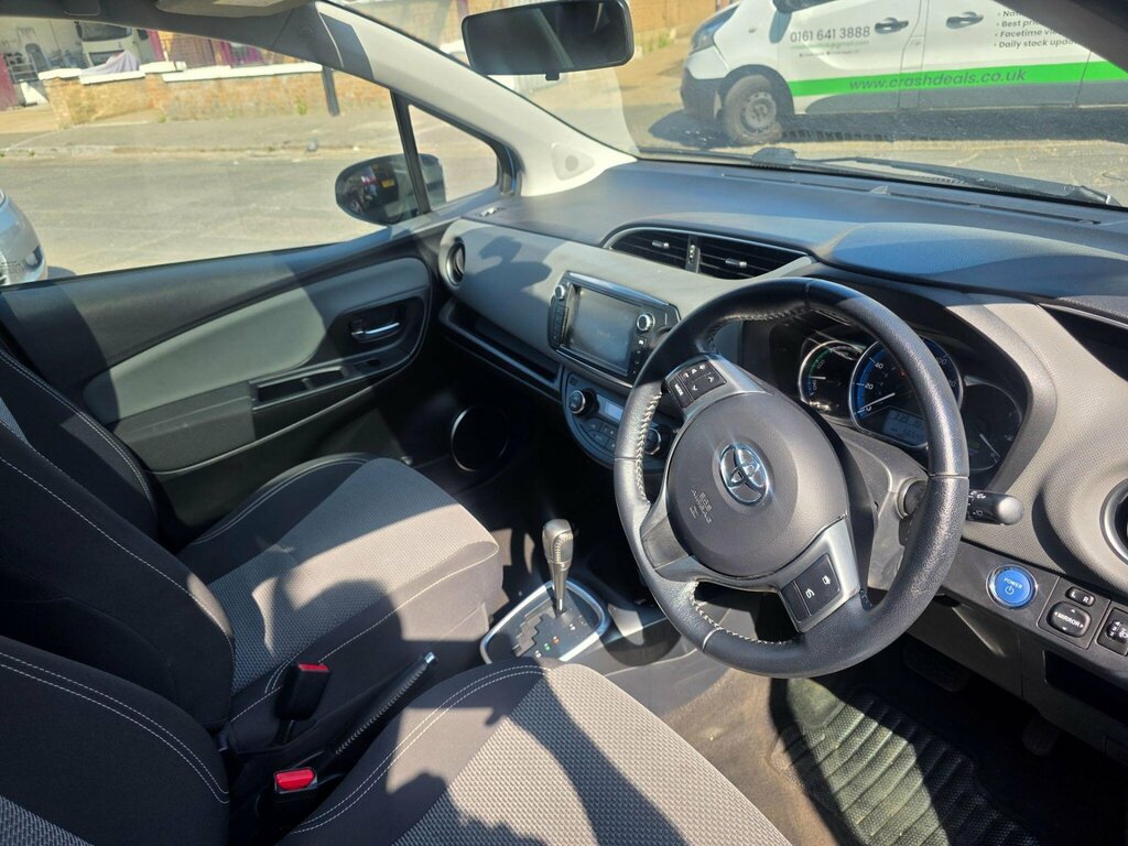 Toyota Yaris Yaris Icon Vvt-i Cvt Red #18