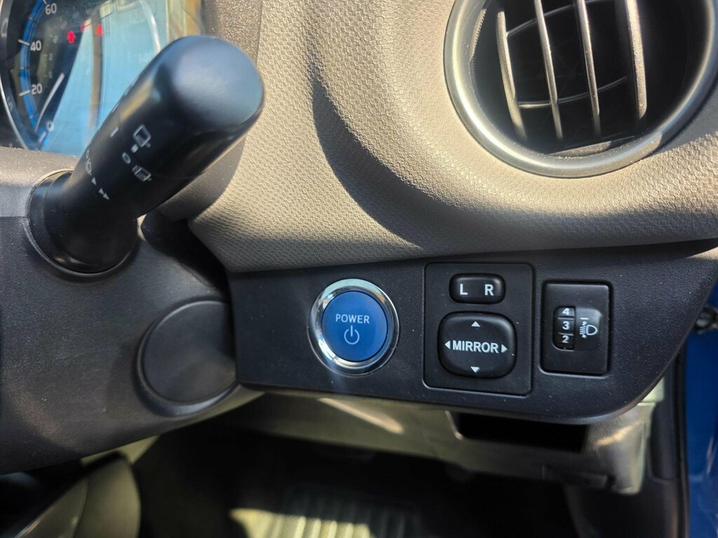 Toyota Yaris Yaris Icon Vvt-i Cvt Red #27