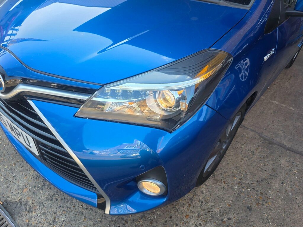 Toyota Yaris Yaris Icon Vvt-i Cvt Red #47