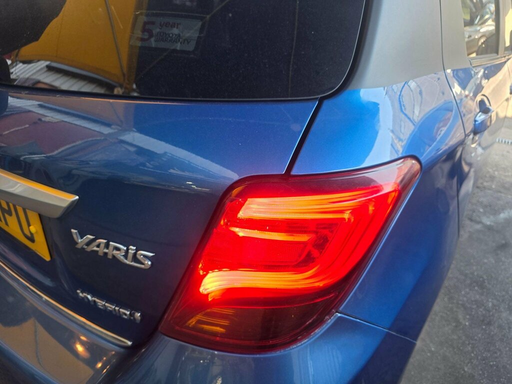 Toyota Yaris Yaris Icon Vvt-i Cvt Red #45