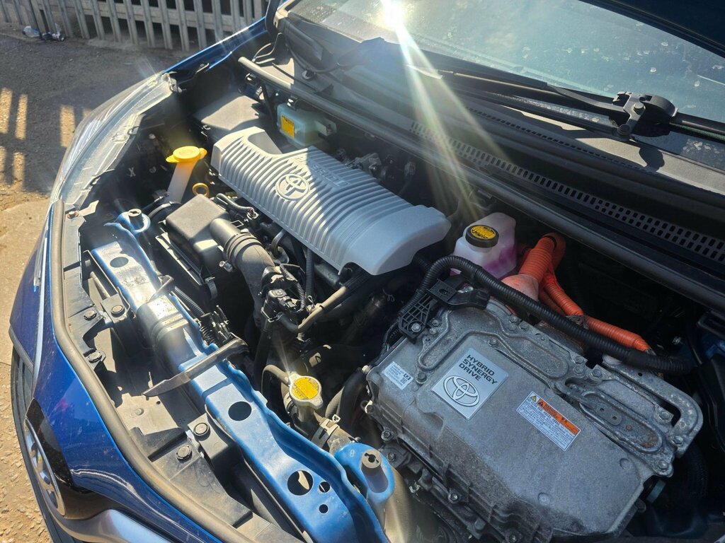 Toyota Yaris Yaris Icon Vvt-i Cvt Red #31