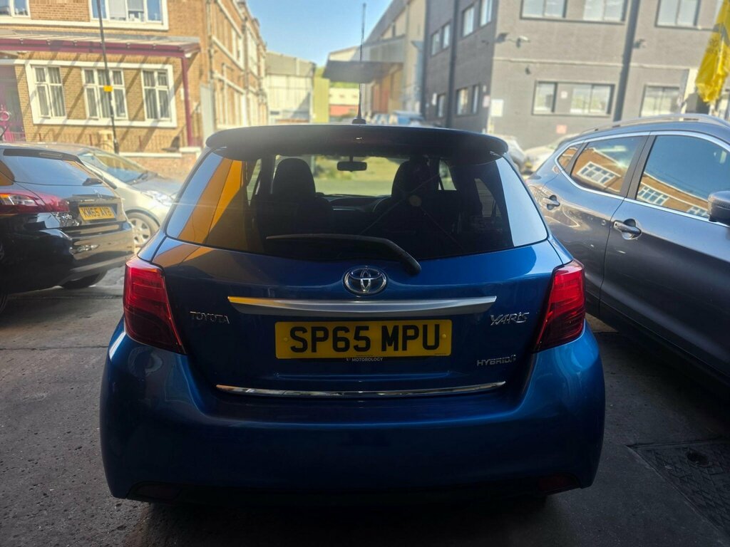 Toyota Yaris Yaris Icon Vvt-i Cvt Red #10