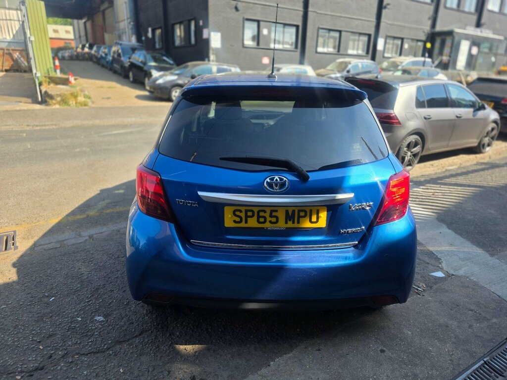 Toyota Yaris Yaris Icon Vvt-i Cvt Red #9