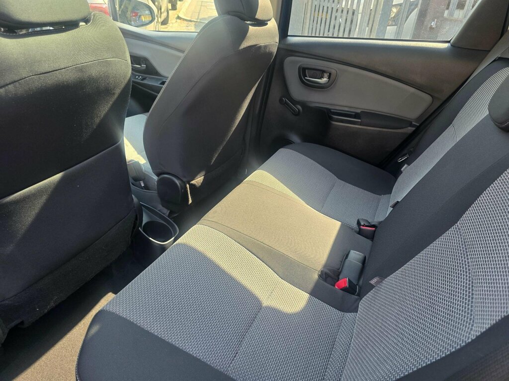 Toyota Yaris Yaris Icon Vvt-i Cvt Red #21
