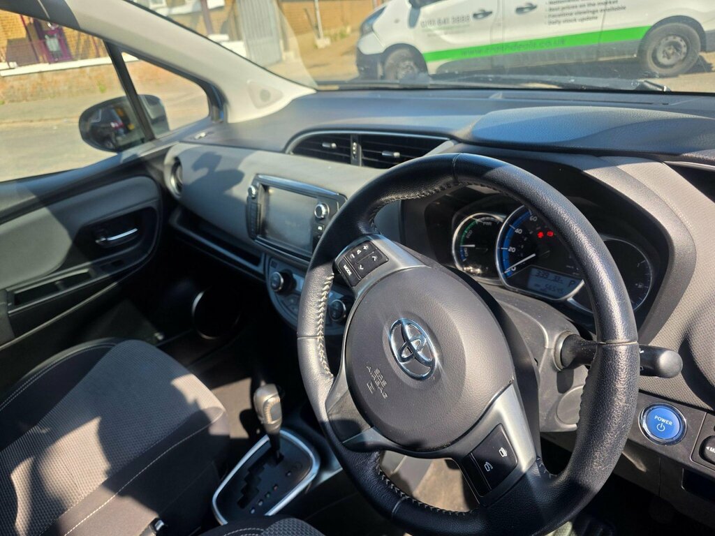 Toyota Yaris Yaris Icon Vvt-i Cvt Red #17