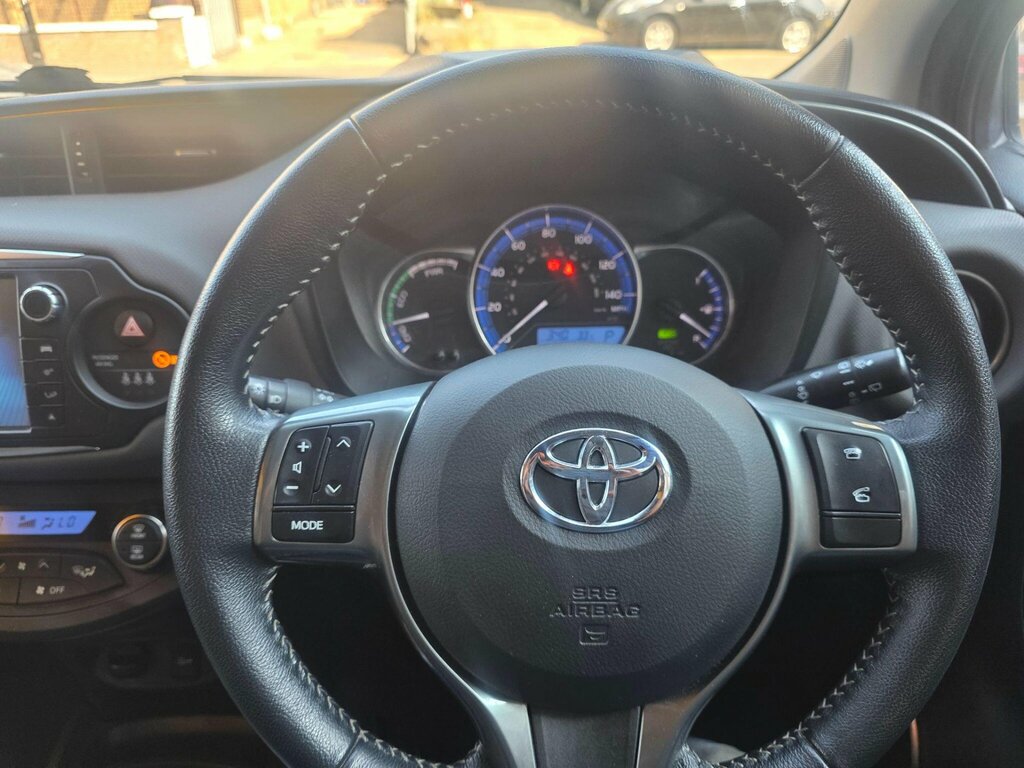 Toyota Yaris Yaris Icon Vvt-i Cvt Red #41