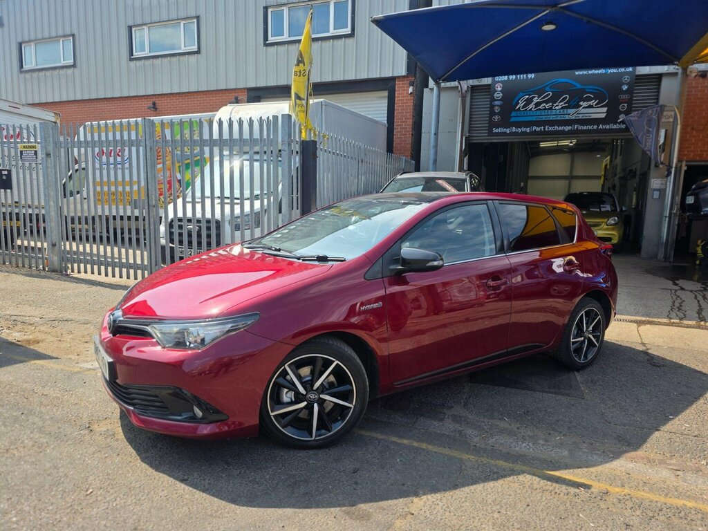 Toyota Auris 1.8 Vvt-h Gb25 Cvt Euro 6 Ss Safety Sense Red