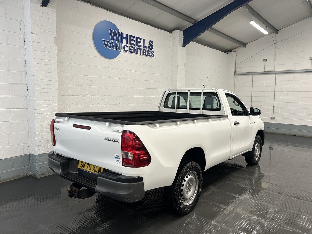 Toyota HILUX 2.4 D-4d Active Narrow Body Pickup Manu White #5