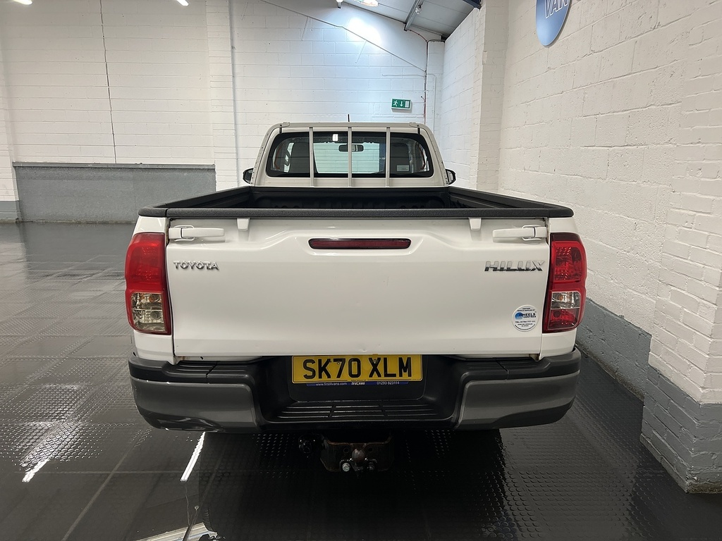 Toyota HILUX 2.4 D-4d Active Narrow Body Pickup Manu White #4