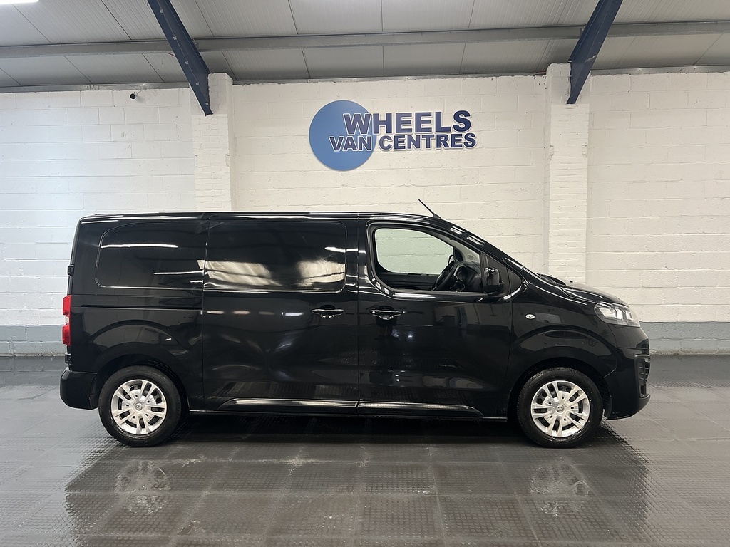 Vauxhall Vivaro 1.5 Turbo D 2700 Sportive Panel Van Man Black #6