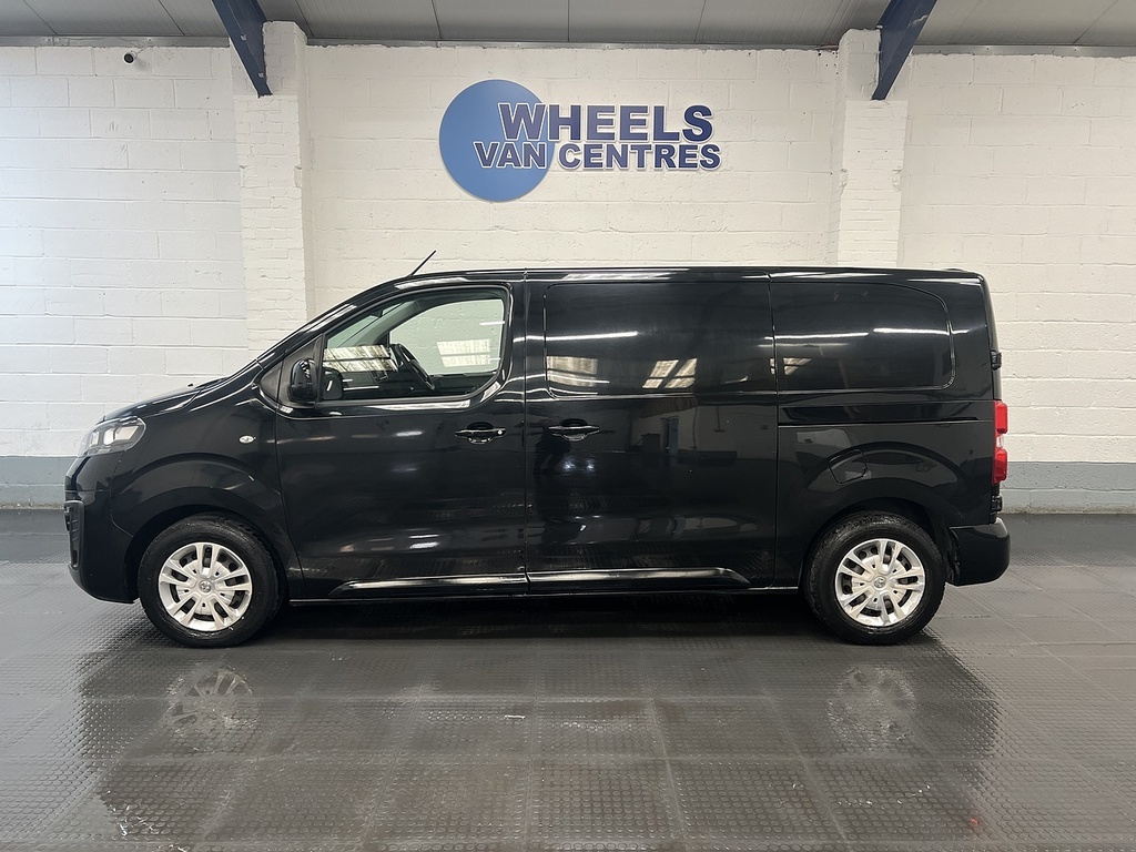 Vauxhall Vivaro 1.5 Turbo D 2700 Sportive Panel Van Man Black #2