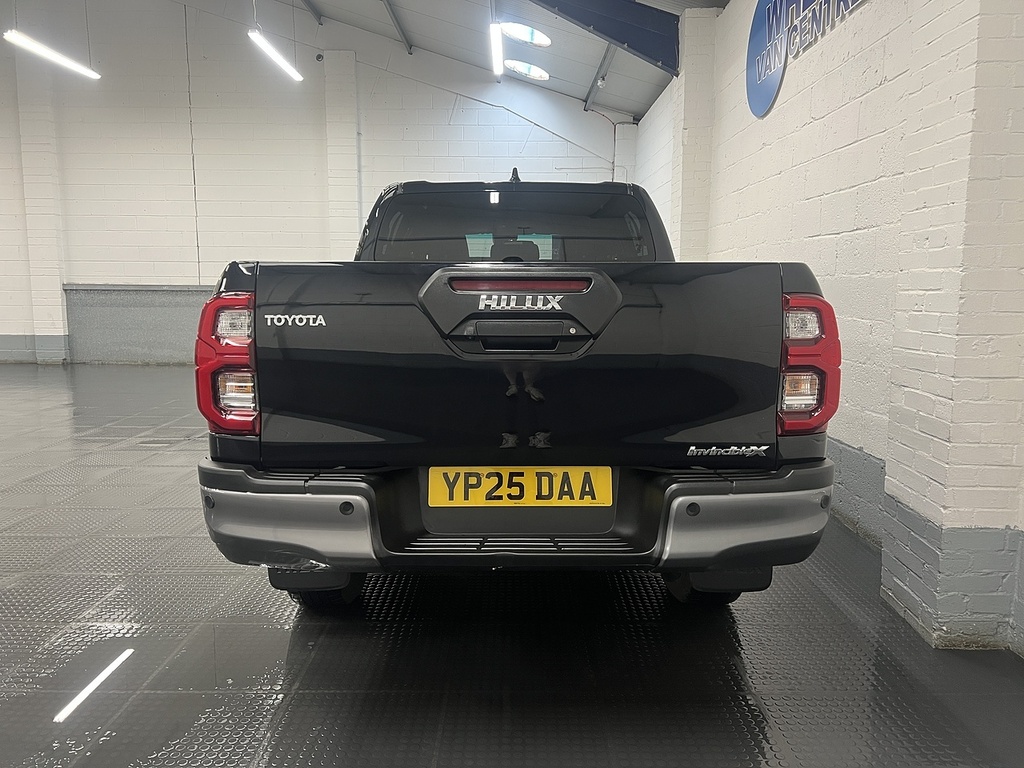 Toyota HILUX 2.8 D-4d-h Invincible X Pickup Hybrid A YP25DAA Black #4