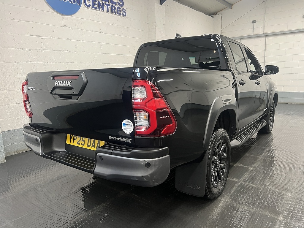 Toyota HILUX 2.8 D-4d-h Invincible X Pickup Hybrid A YP25DAA Black #5