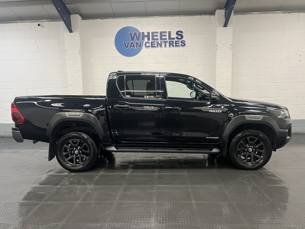 Toyota HILUX 2.8 D-4d-h Invincible X Pickup Hybrid A YP25DAA Black #6