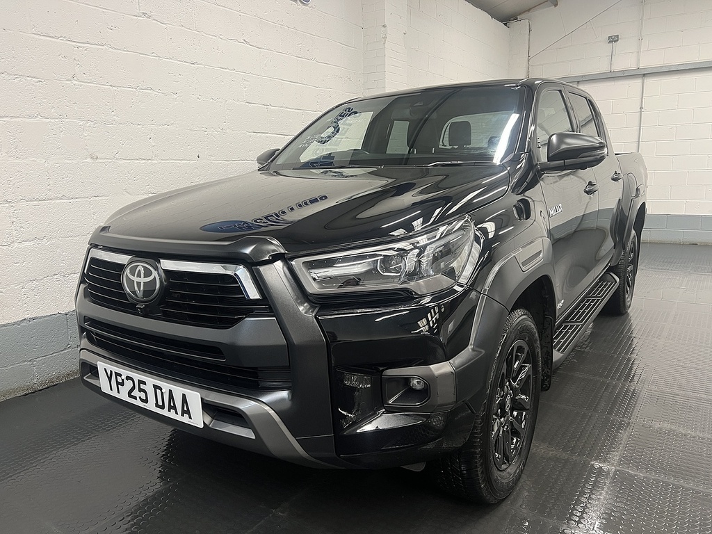 Toyota HILUX 2.8 D-4d-h Invincible X Pickup Hybrid A YP25DAA Black