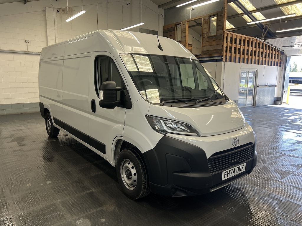Toyota PROACE 2.2 Bluehdi 35 Icon Long Panel Van Manu White #4