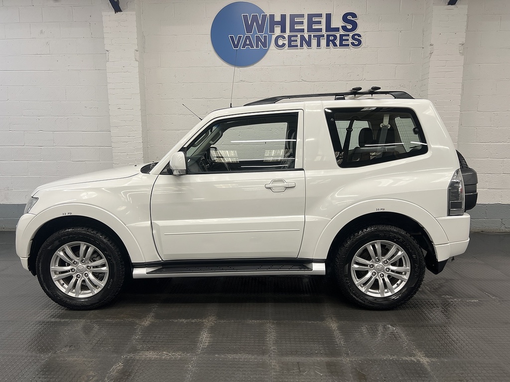 Mitsubishi Shogun 3.2 Di-dc Sg2 Suv 4Wd Euro 5 Swb White #2