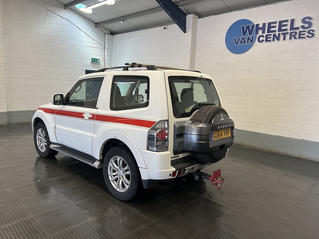 Mitsubishi Shogun 3.2 Di-dc Sg2 Suv 4Wd Euro 5 Swb White #2