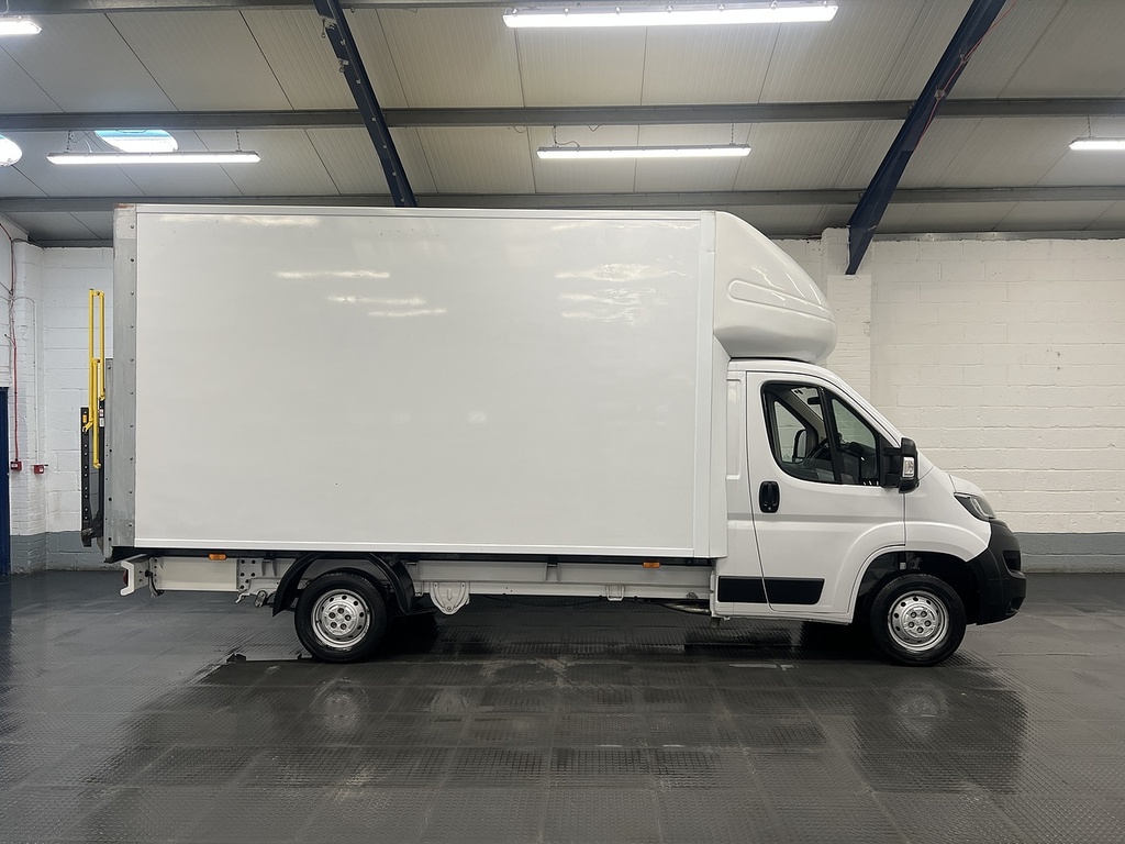 Peugeot Boxer 2.2 Bluehdi 335 Built For Business Luton Diese White #5