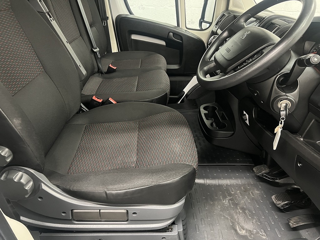 Peugeot Boxer 435 37Kwh Professional L2 H2 White #9