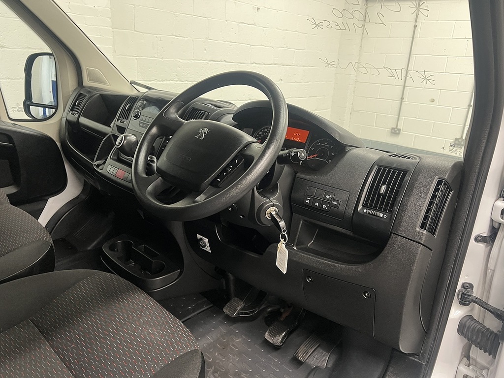 Peugeot Boxer 435 37Kwh Professional L2 H2 White #10