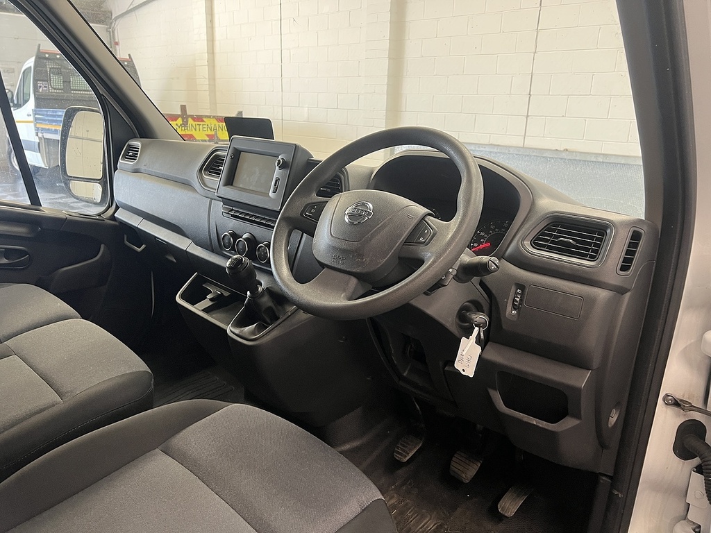 Nissan InterStar 2.3 Dci 35 Tekna Panel Van Fwd L White #4