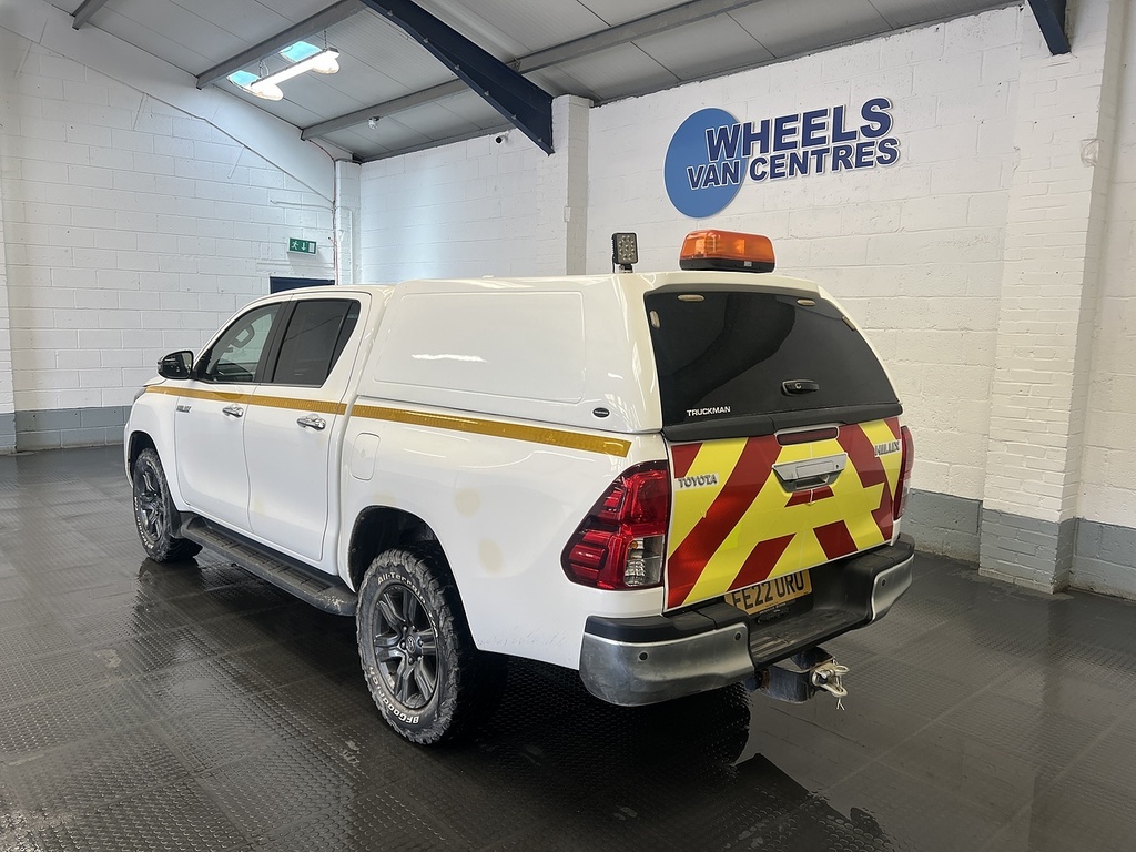 Toyota HILUX 2.4 D-4d Icon Pickup Double Cab 4W White #2