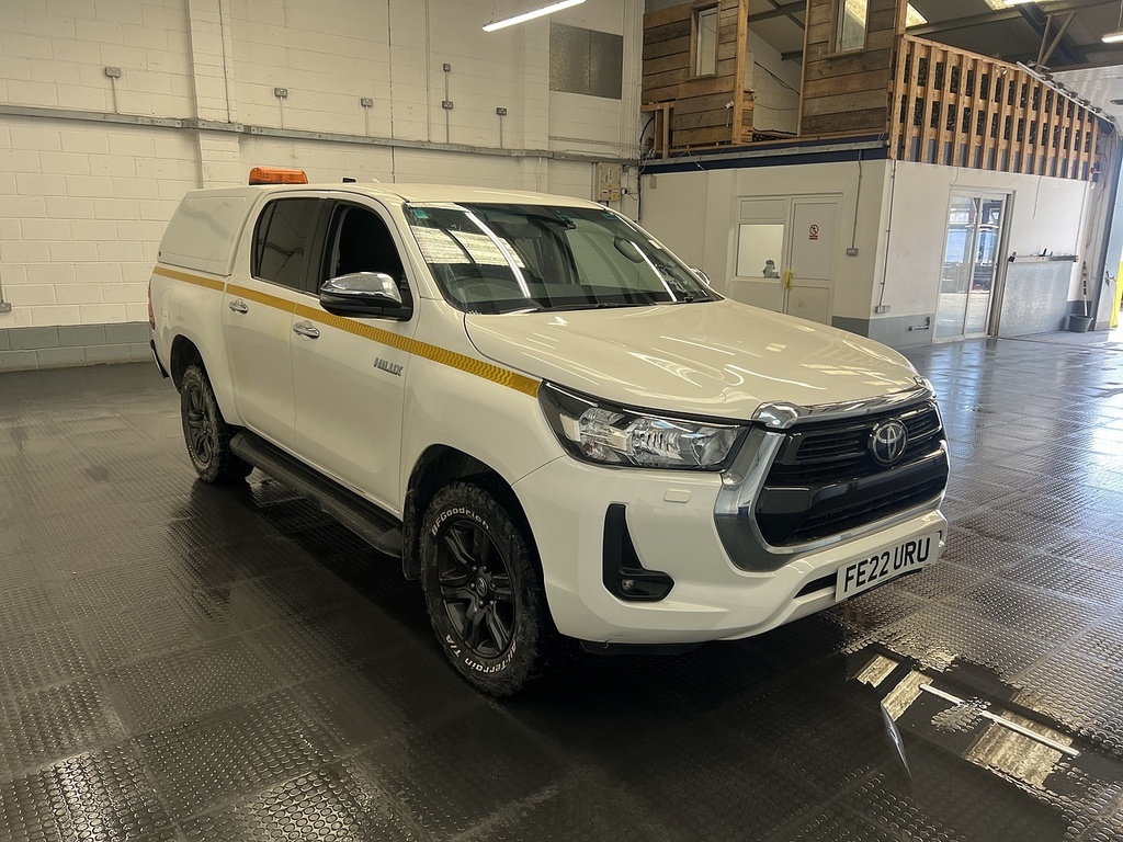 Toyota HILUX 2.4 D-4d Icon Pickup Double Cab 4W White #4