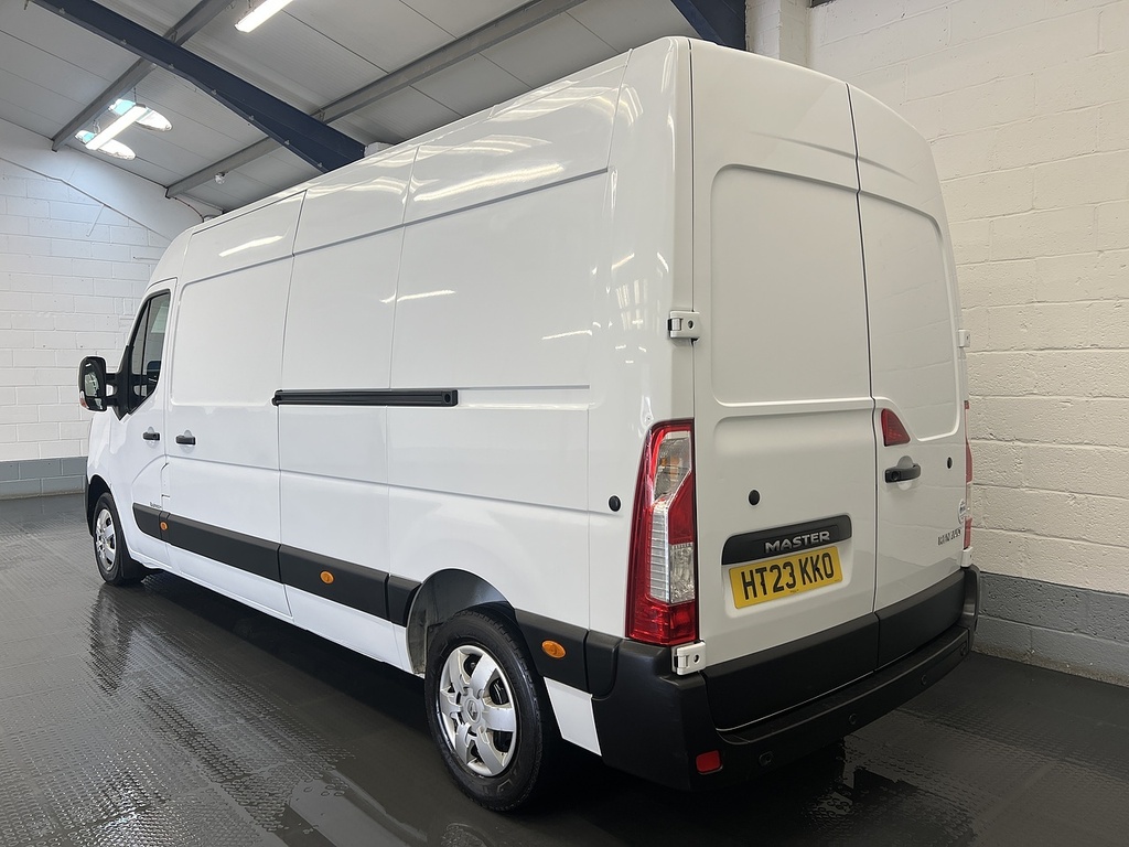 Renault Master Master 2.3 Dci 35 Business Fwd Lwb Medium Roof Eu White #3