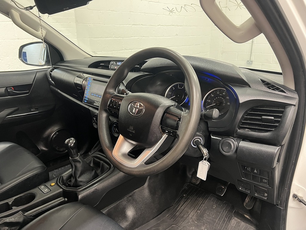 Toyota HILUX Diesel Black #11