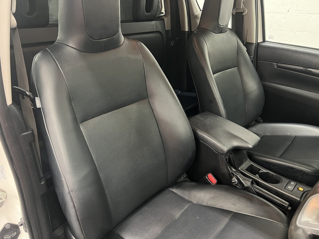 Toyota HILUX Diesel Black #9