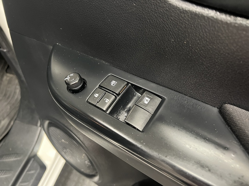Toyota HILUX Diesel Black #12