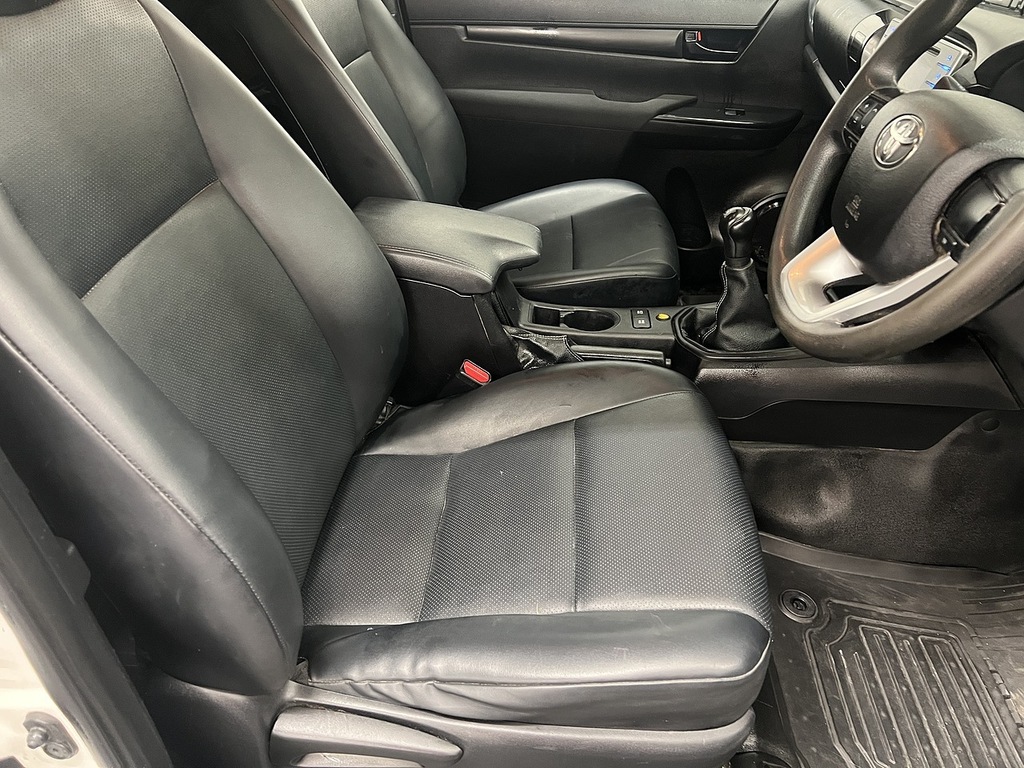 Toyota HILUX Diesel Black #10