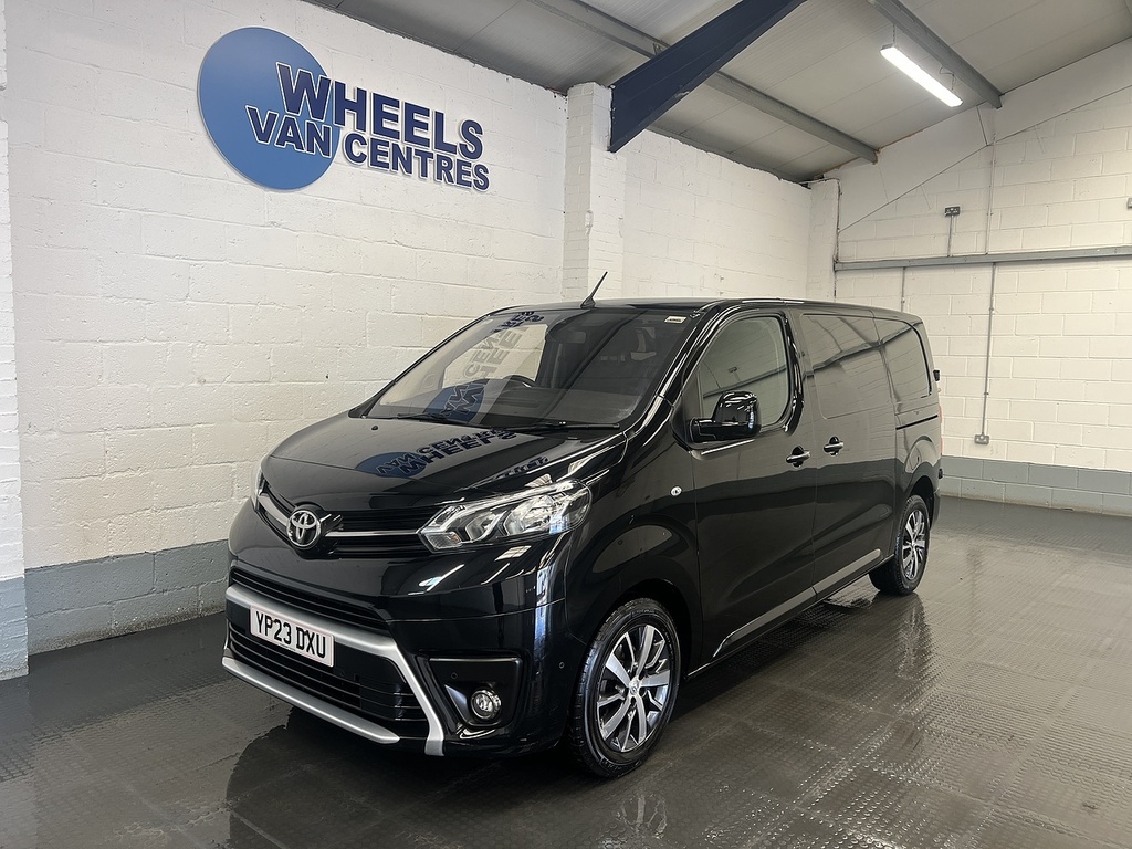 Toyota PROACE 2.0D Design Medium Panel Van 6Dr Mwb Black
