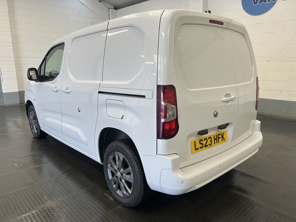 Peugeot Partner 1.5 Bluehdi 1000 Asphalt Premium Standard Panel White #2