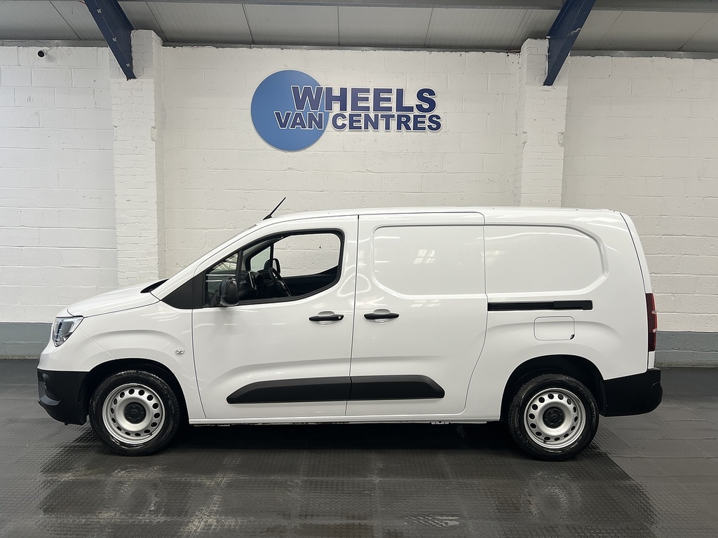 Vauxhall Combo 1.5 Turbo D 2300 Prime Panel Van 6Dr White #2