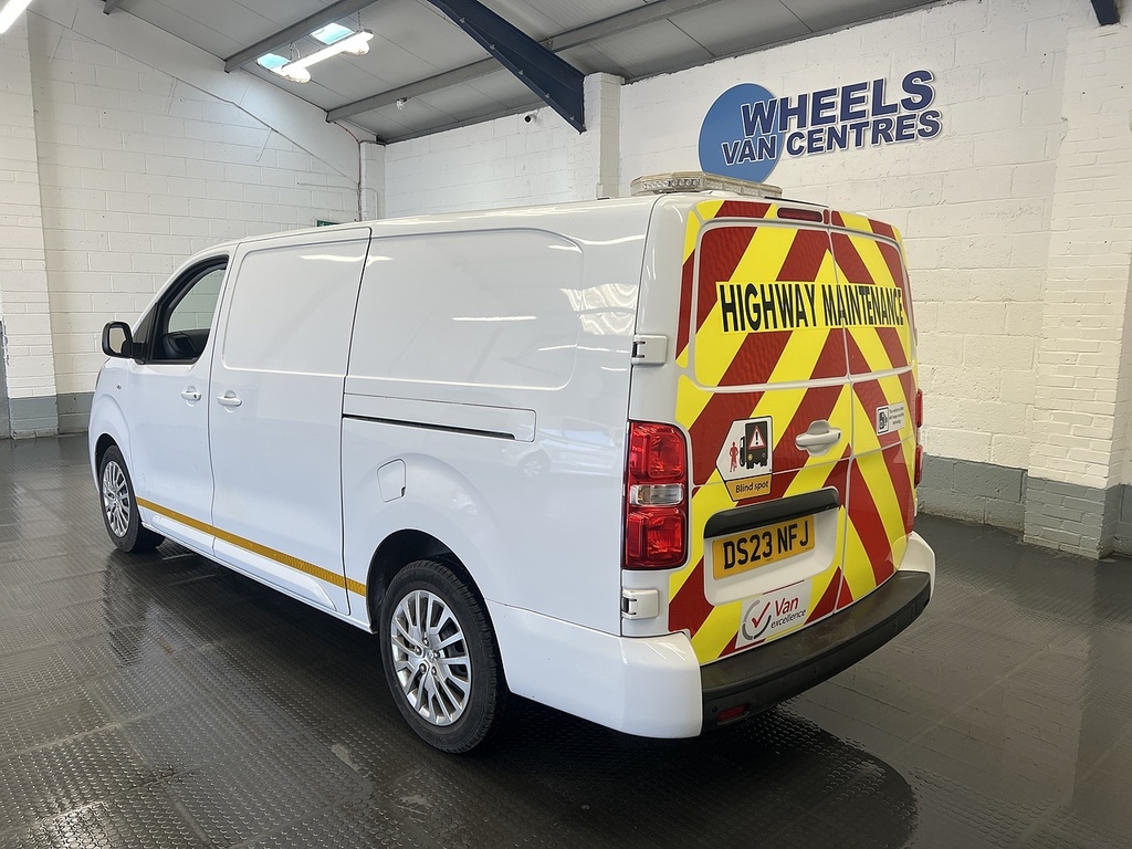 Vauxhall Vivaro 1.5 Turbo D 2900 Pro Panel Van 6Dr L White #2