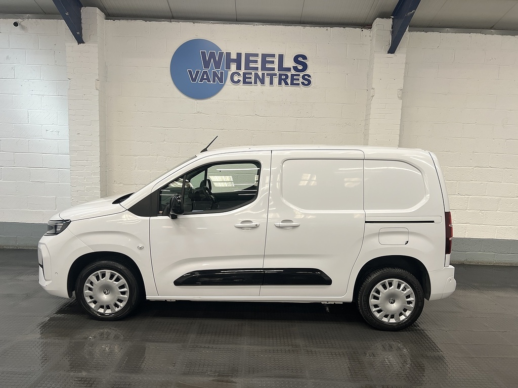 Vauxhall Combo 1.5 Turbo D 2300 Pro Panel Van S DY74KKP White #2