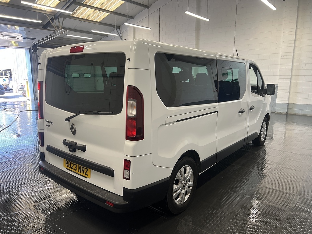 Renault Trafic Ll30 Sport Minibus L2 8 Seat 150 Ps White #3