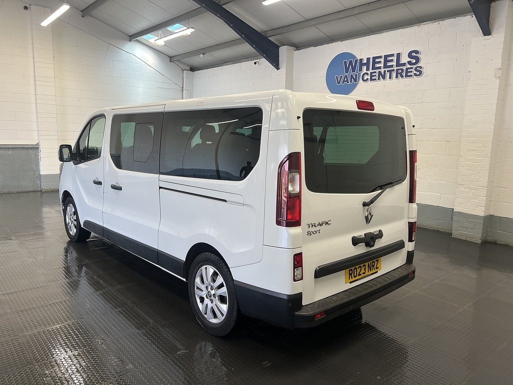 Renault Trafic Ll30 Sport Minibus L2 8 Seat 150 Ps White #2