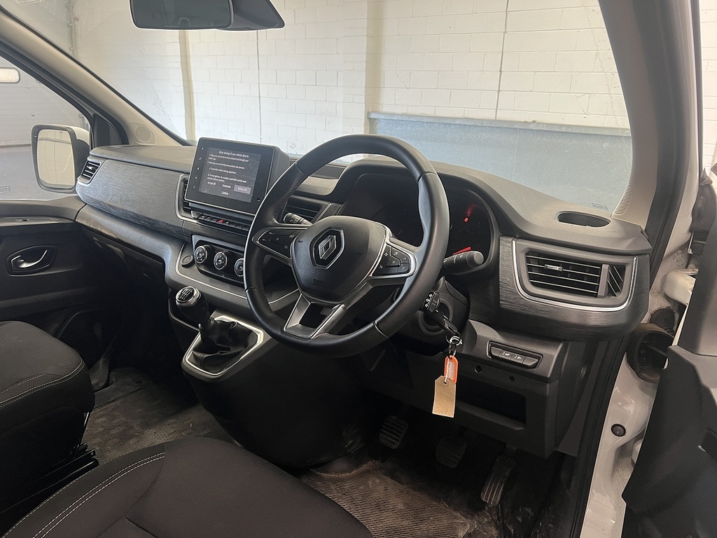 Renault Trafic Ll30 Sport Minibus L2 8 Seat 150 Ps White #5