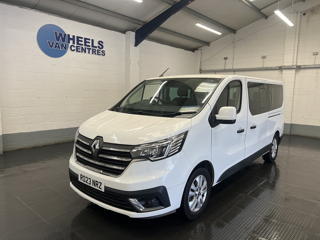 Renault Trafic Ll30 Sport Minibus L2 8 Seat 150 Ps White