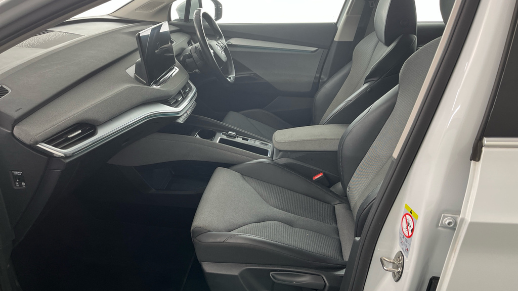 Skoda ENYAQ Iv 82Kwh 80 Suv Dc125kw 204 P AK23UOP White #2