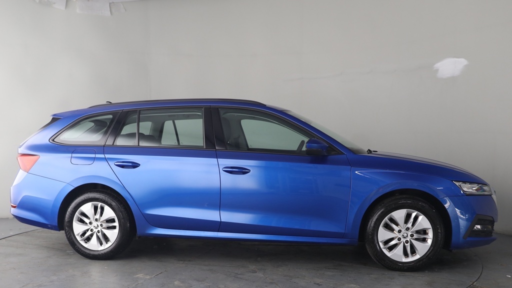 Skoda Octavia 1.0 Tsi Se Technology Estate Eur GK22KFR Blue #4
